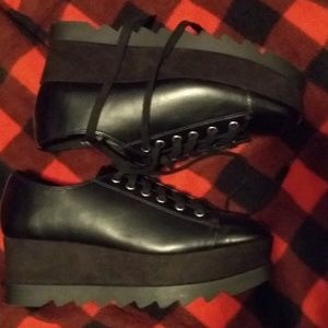 Soda black platforms